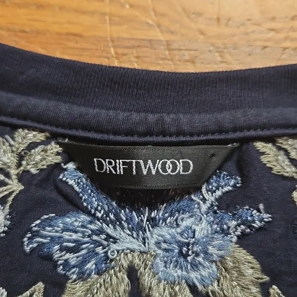 Driftwood Jeans navy blue floral embroidered v-neck tee - Picture 7 of 8